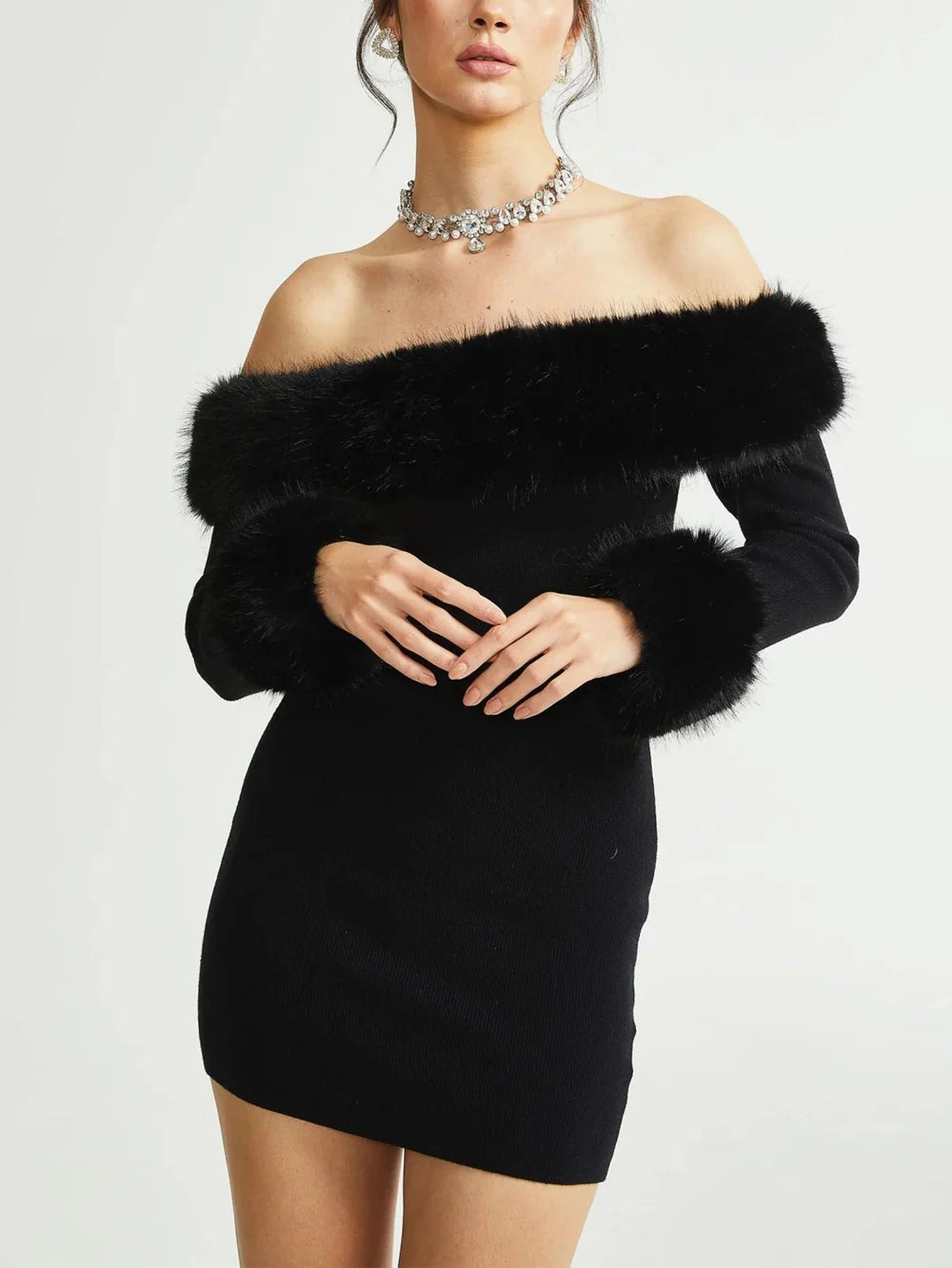 Regina - Luxurious Fur Collar Trimmed Dress